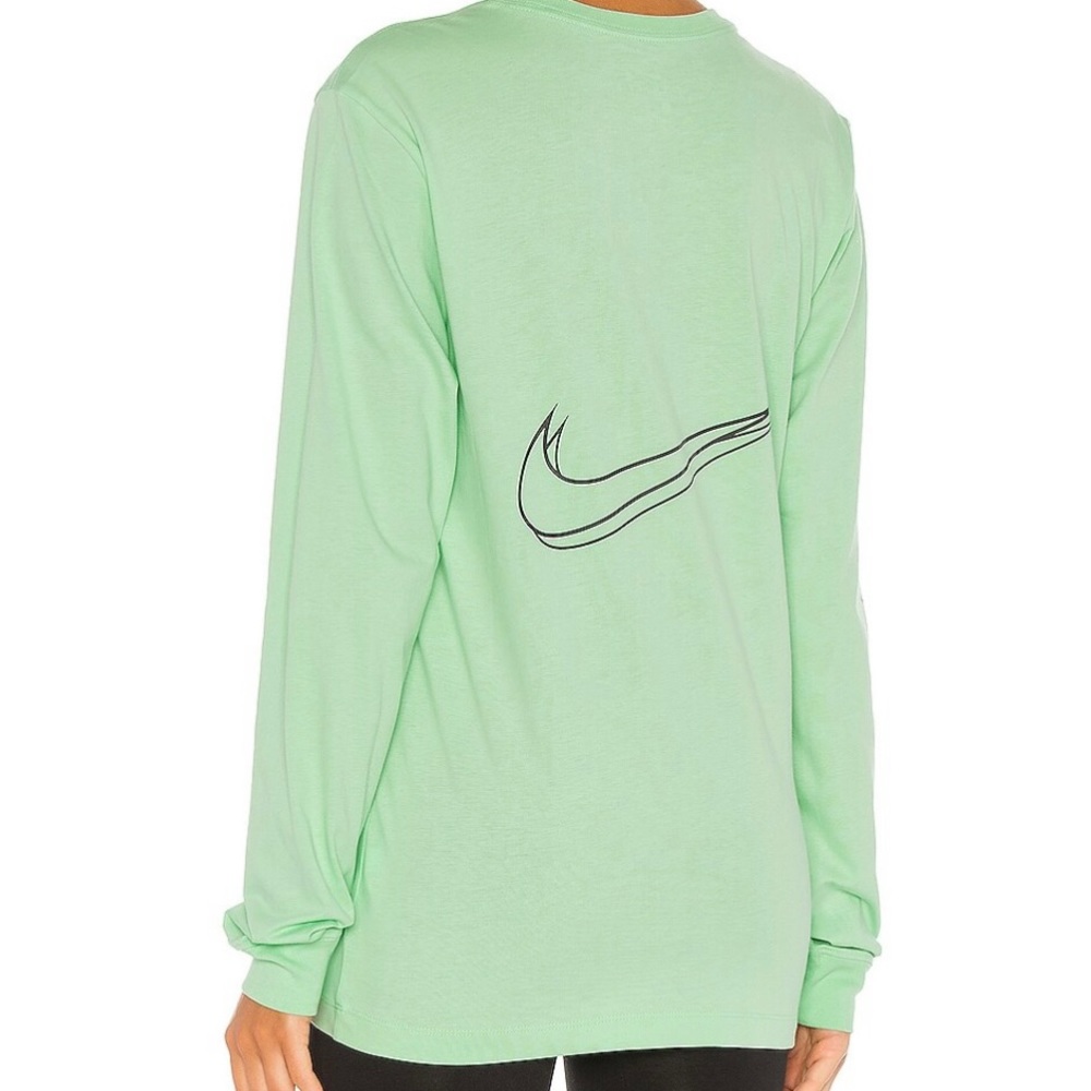 NSW HBR WORLDWIDE TEE
Nike
Color: Cucumber Calm
Size:S